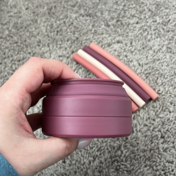 Collapsible Stojo Mauve Purple Cup with straws - Picture 5 of 6